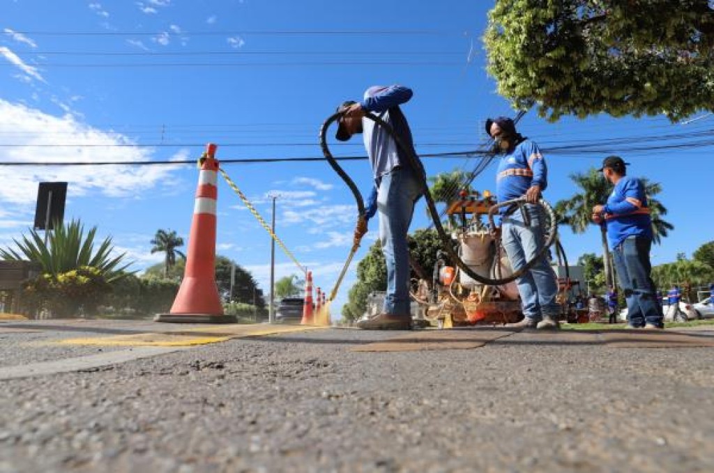 Semsep reforça sinalização de vias